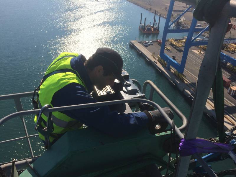 Travaux sur portique porte conteneur